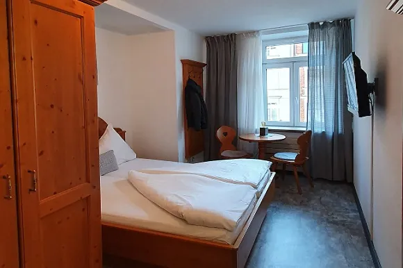 Double Room with Shared WC – Hotel Atlanta